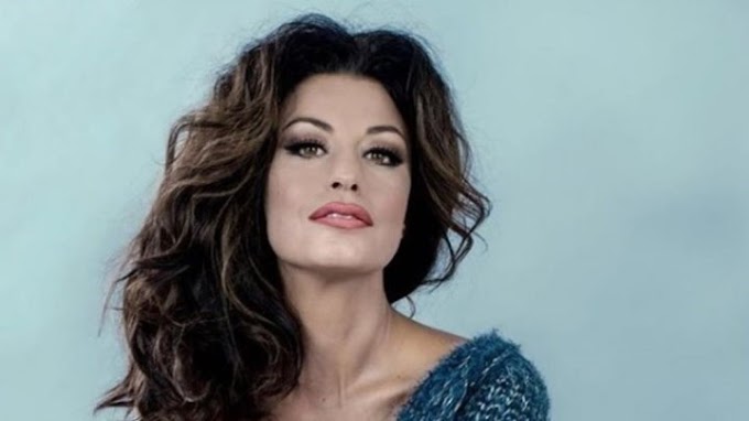 Δωροθέα Μερκούρη: "Φωτιά" στα κόκκινα στην παραλία - ΦΩΤΟ