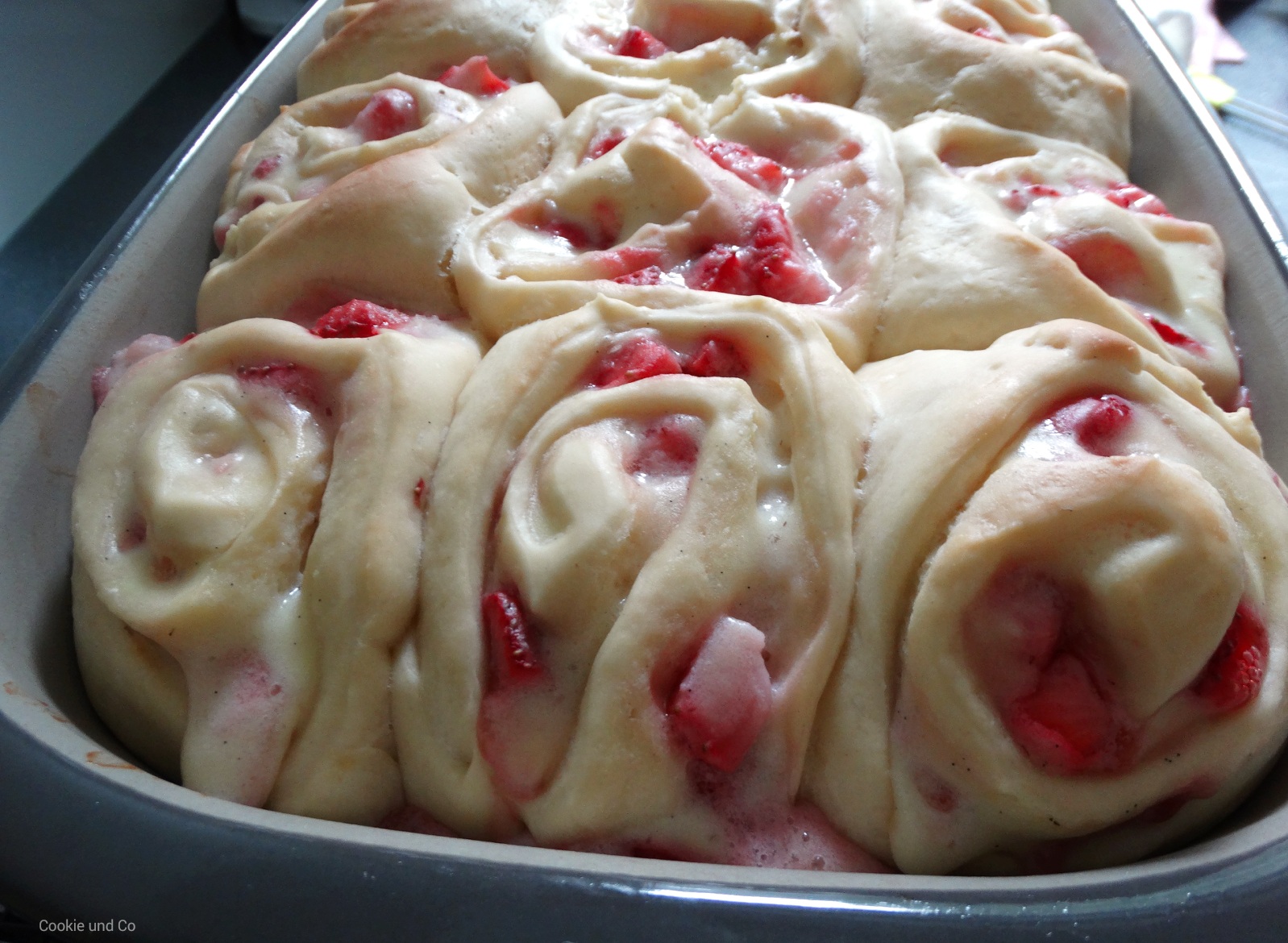 Erdbeer-Pudding-Schnecken (Strawberry Rolls) • Cookie und Co