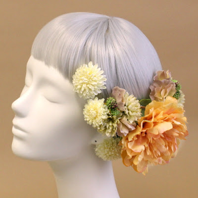 芍薬とマムのヘアピック（オレンジ）＿ウェディングブーケと花髪飾りairaka