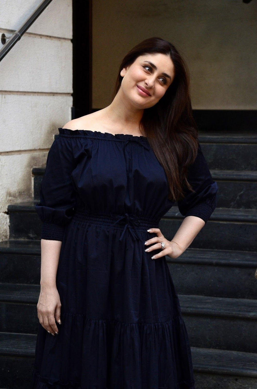 Kareena Kapoor Looks Gorgeous As She Goes Live For Facebook Fans on Valentines Day 2017