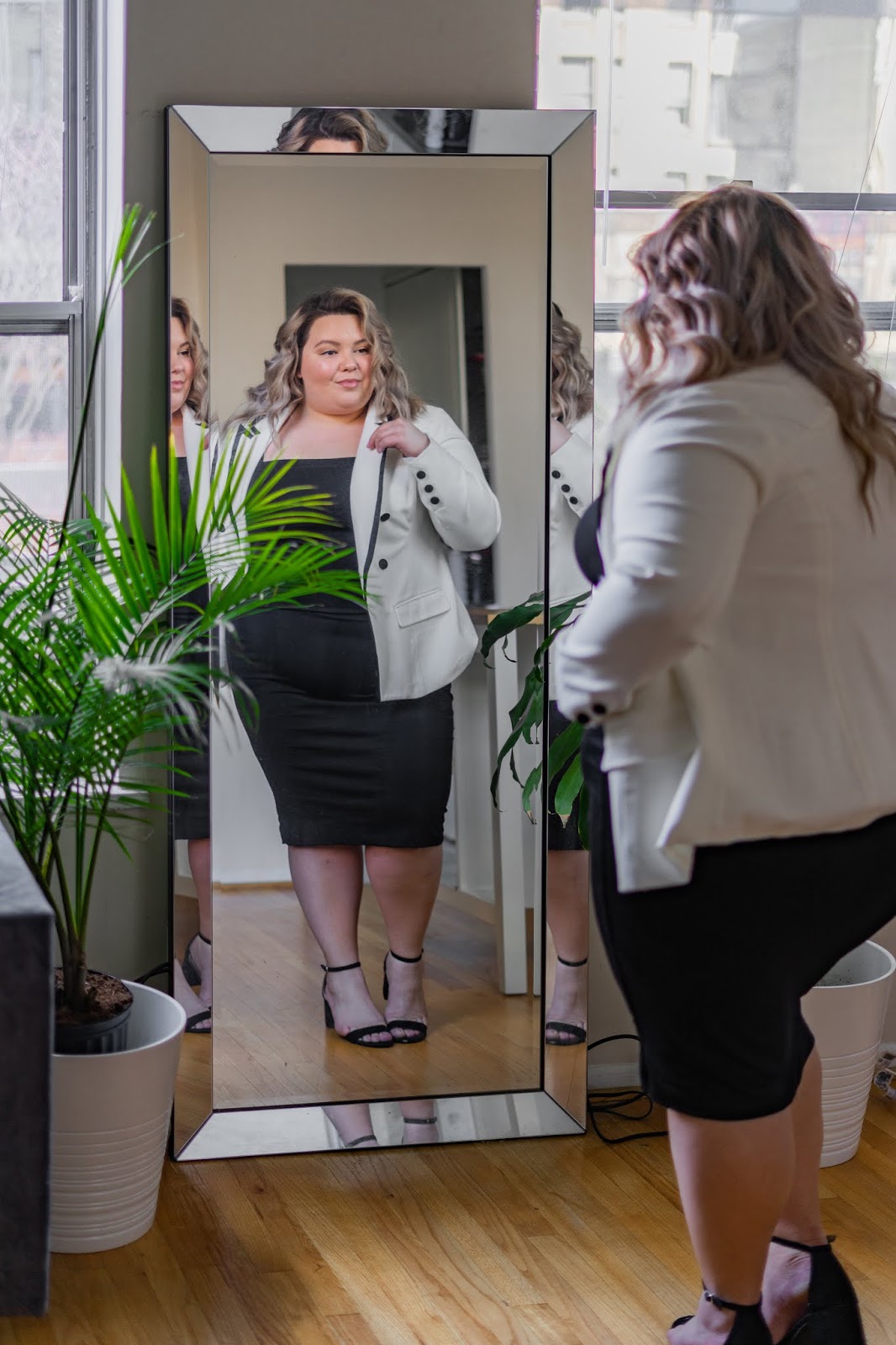 Chicago petite plus size fashion blogger, model, and youtuber reviews Mareé Pour Toi and shares her favorite plus size work wear clothing. 