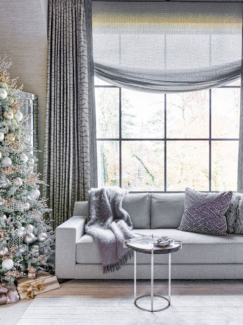 Sophisticated Christmas decorated rooms in this stunning 2019 Atlanta Homes & Lifestyles Home for the Holidays Designer Showhouse! #christmasdecor #holidaydecor