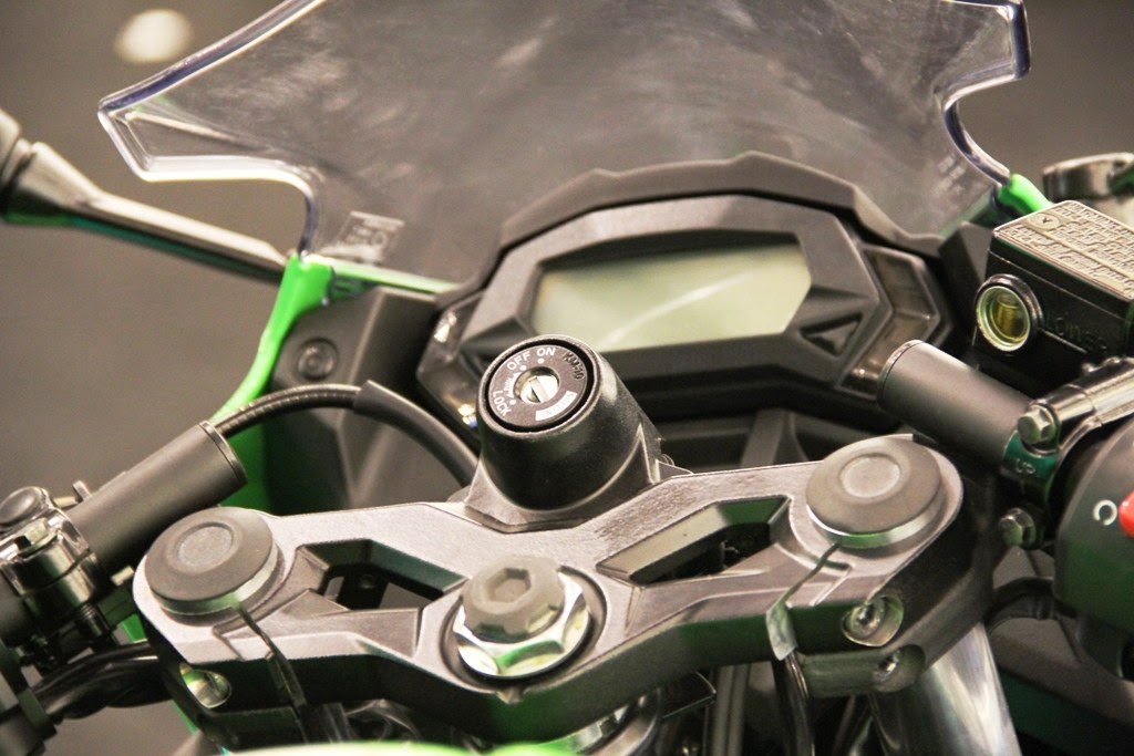 Auto Motorcycle: Ninja 250 RR Mono: Kawasaki's to India