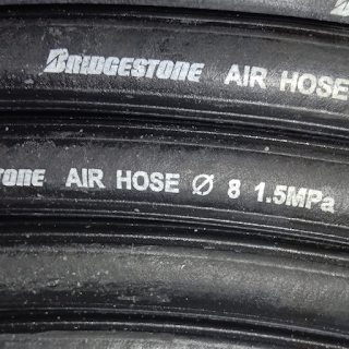 Selang Angin Klakson dan kompresor merek Bridgestone biasanya ukuran yang digunakan untuk klakson angin ukuran 5/61" .Info Produk dan Pemesanan Hubungi wa. 081330515560