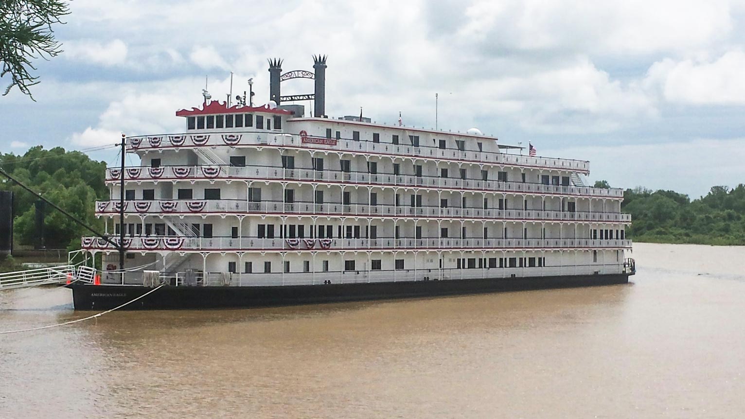 mississippi riverboat brawl