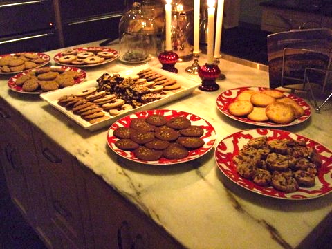 Buffet christmas canape crackers recipes recipe canapes easy foods nibbles filo goodtoknow xmas cracker pastry spring snack idea salmon bites They may look like brownies to you… but they’re Dark Shadows to me. – C H E W I N G T H E F A T