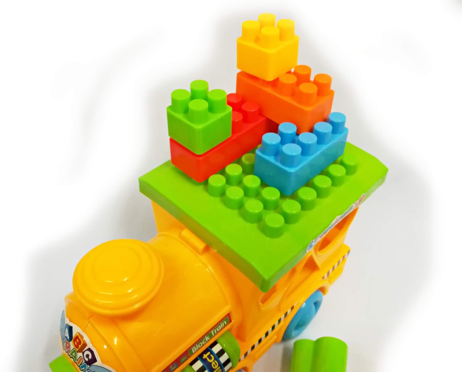 BongBongIdea SHAPES SORTER AND LEGO BLOCKS IN A TOY TRAIN