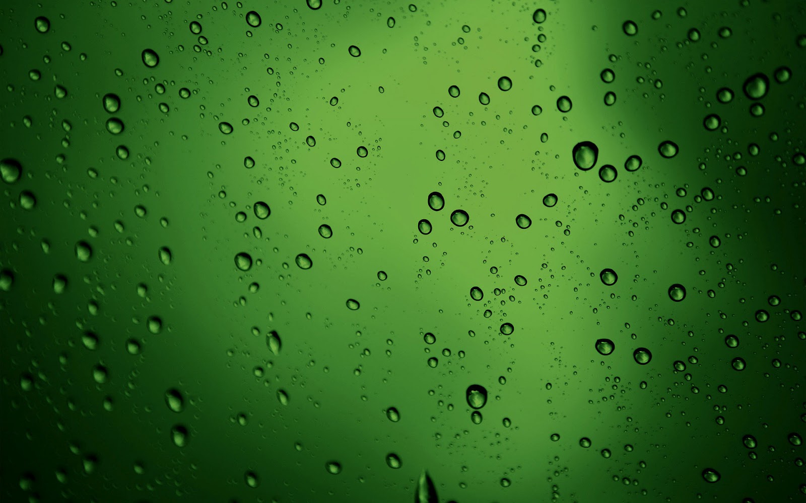 Wie Keelholte benzine Groene achtergrond en waterdruppels - Mooie Achtergronden