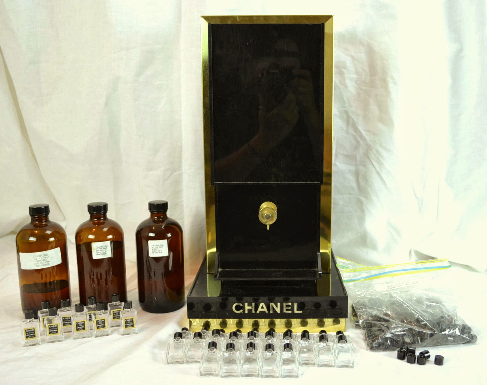 Lot Of 6 Vintage Empty Perfume Bottles : Chanel No 5 Flacon, Cuir de Russie