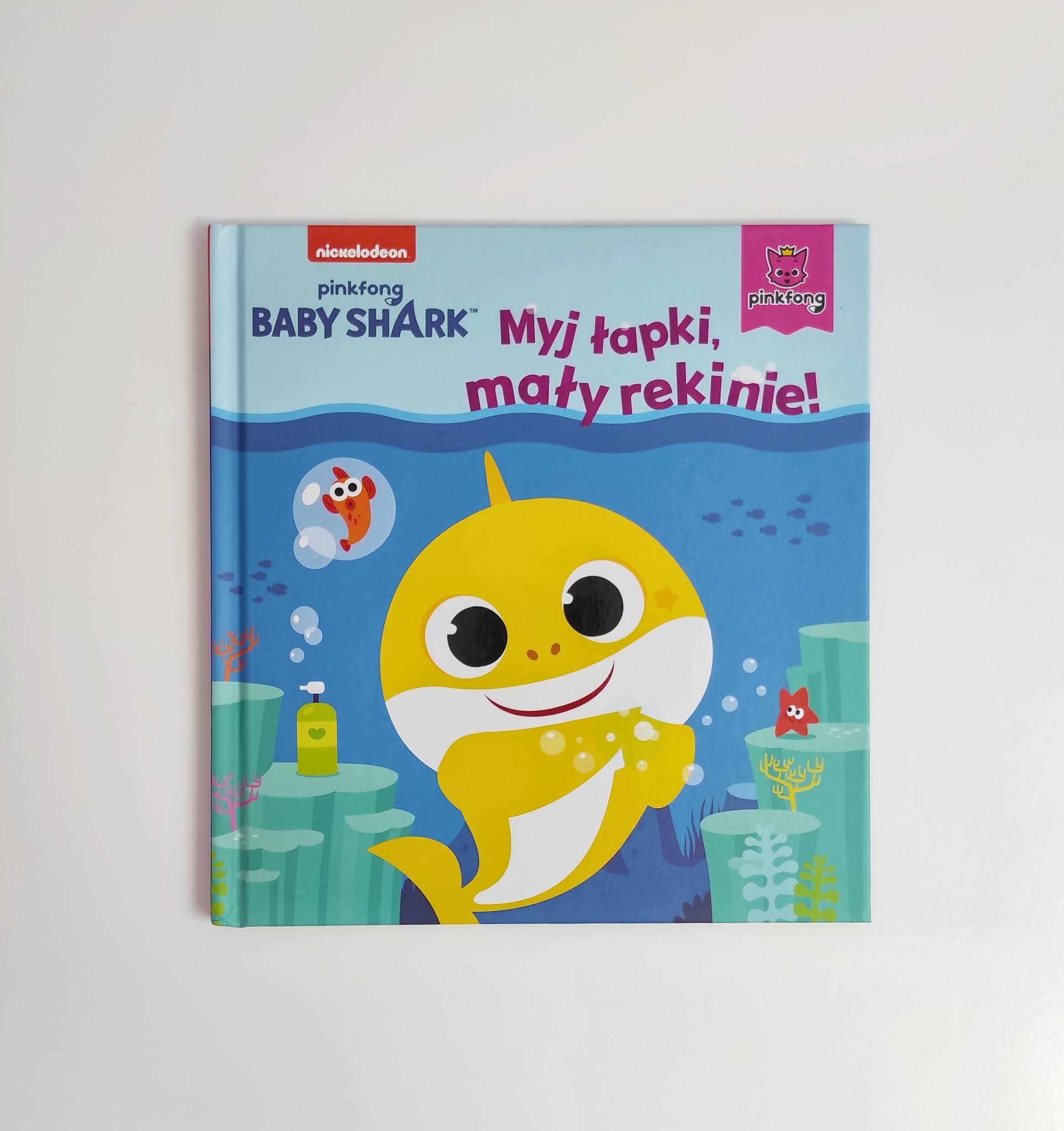 Myj łapki Mały Rekinie