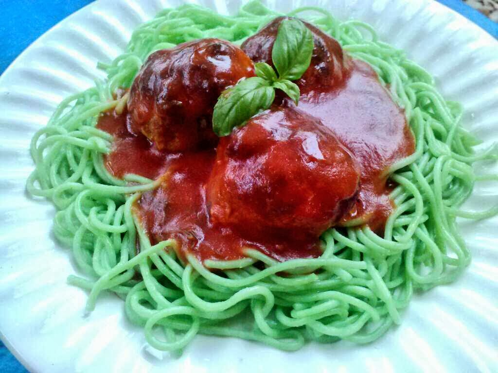 Food's Fan Club Halloween Fare, Monster Meatballs and Green Spaghetti!