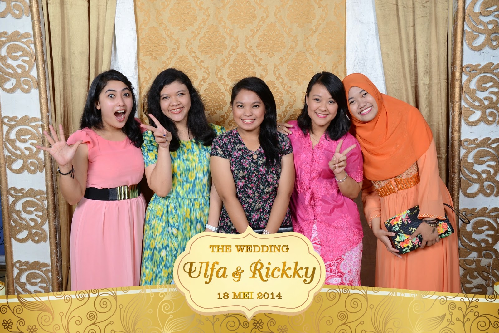 Photo Booth Resepsi IRIS PhotoBooth Jasa Photo Booth Souvenir Jakarta
