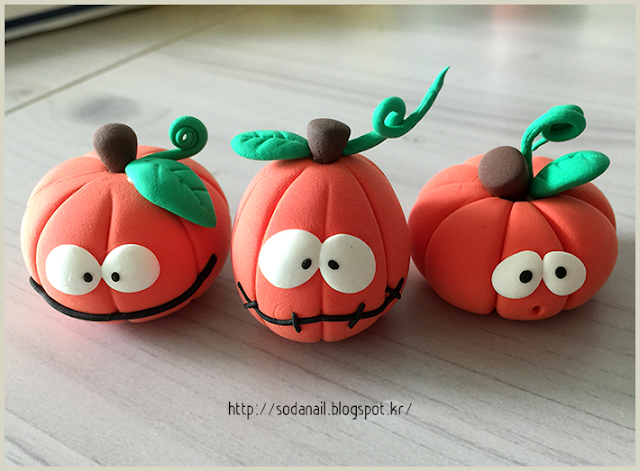 how to make Halloween pumpkins out of clay