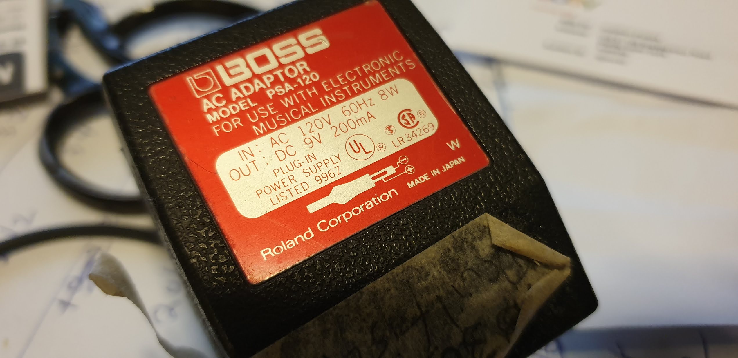JonDent - Exploring Electronic Music: BOSS ACA vs Power adaptors - powering your old BOSS pedals