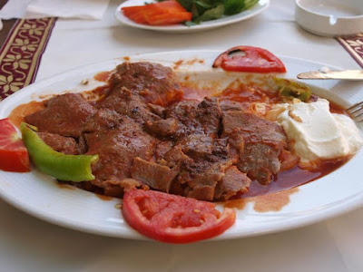 menikmati kebab doner asli turki di istanbul nurul sufitri travel lifestyle blogger kuliner