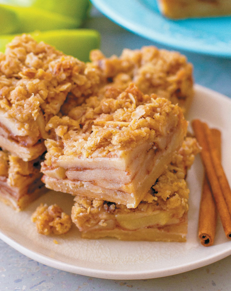 Apple pie streusel bars recipe