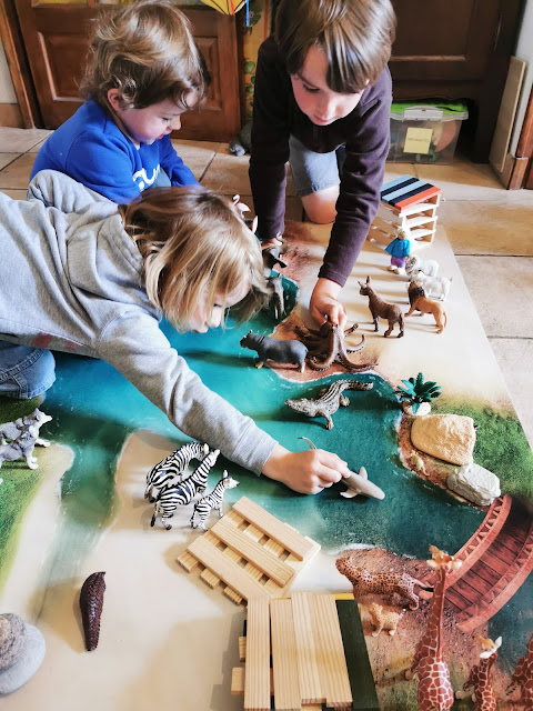 Petits génies en herbe: Le tapis de jeu support de l'imaginaire