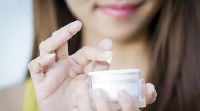 Cara Pakai Skincare Agar Mata Tidak Semban