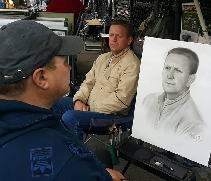 A street artist from St. Petersburg draws realistic portraits, and it takes him no more than an hour