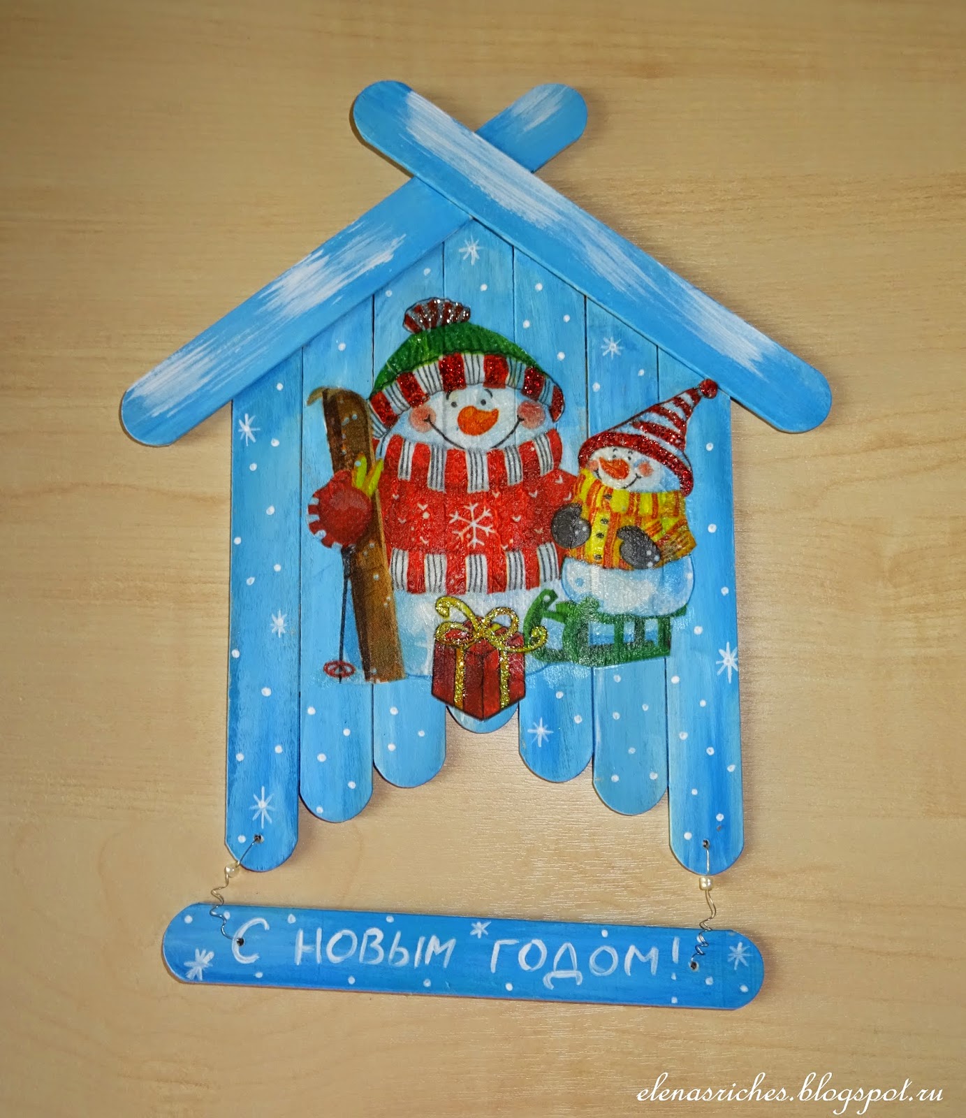 Новогодний дом из шпателей