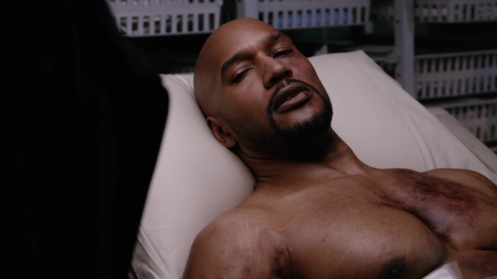 Henry Simmons shirtless in Agents Of S.H.I.E.L.D. 3-19 "Failed Experim...