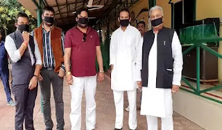 कोरोना से बचने को तेज प्रताप ने अपनाया ये तरीका, मास्क पहन लोगों को दी नसीहत कोरोना से बचने को तेज प्रताप ने अपनाया ये तरीका, मास्क पहन लोगों को दी नसीहत