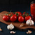 Desintoxica tu organismo preparando un jugo de tomate y ajo