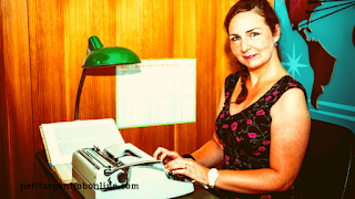 Femme dactylo, apprendre à taper rapidement, gagner argent en ligne avec travail de transcripteur à distance