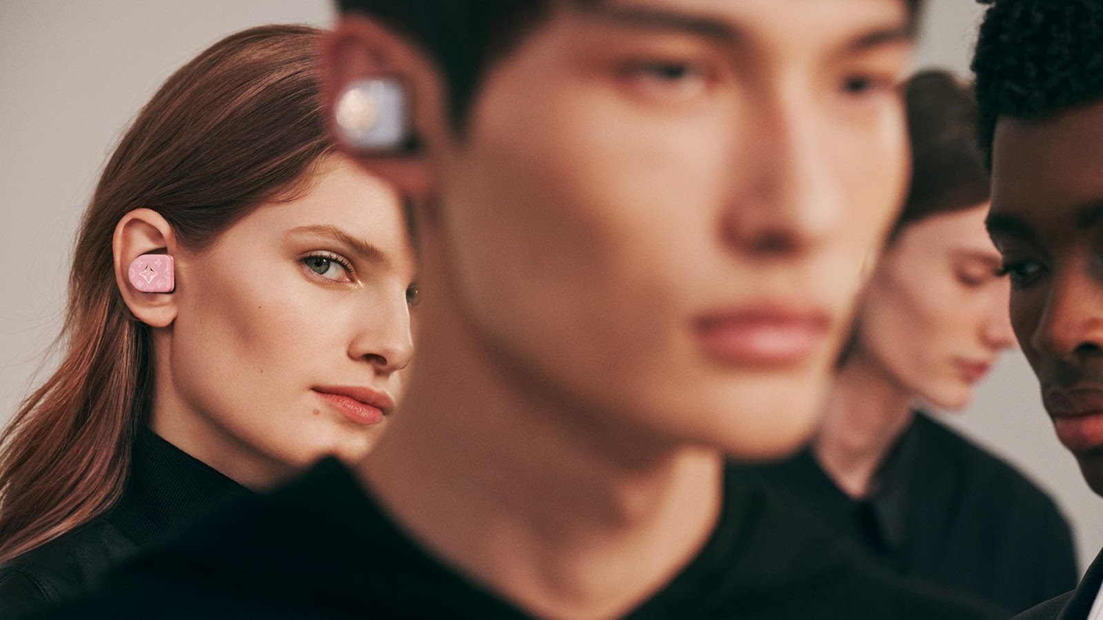 Louis Vuitton Horizon Wireless Earphones Pink Eye