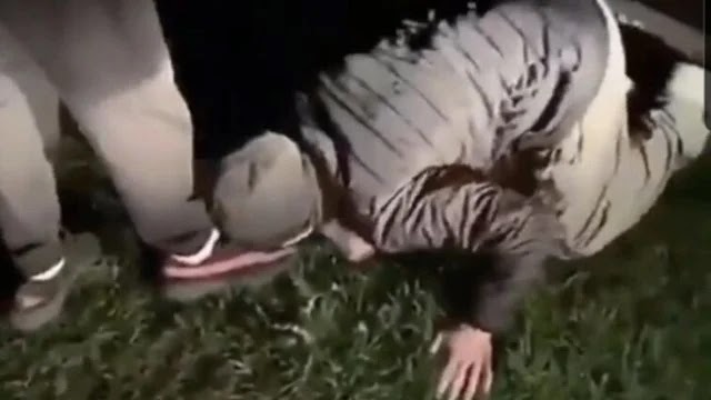 Suède : Un homme frappé et forcé d’embrasser les chaussures d’un membre de gang – humilié, il est forcé de se déshabiller totalement