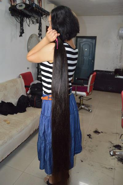 longhairadmires: Floor Length Long Hair Model