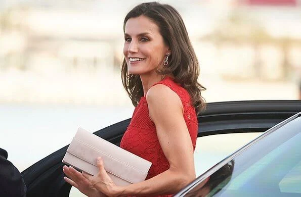 Carolina Herrera lace dress from fall 2016 collection. Queen Letizia wore a red lace midi dress by Carolina Herrera.