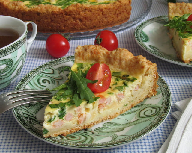 Сырный пирог с креветками