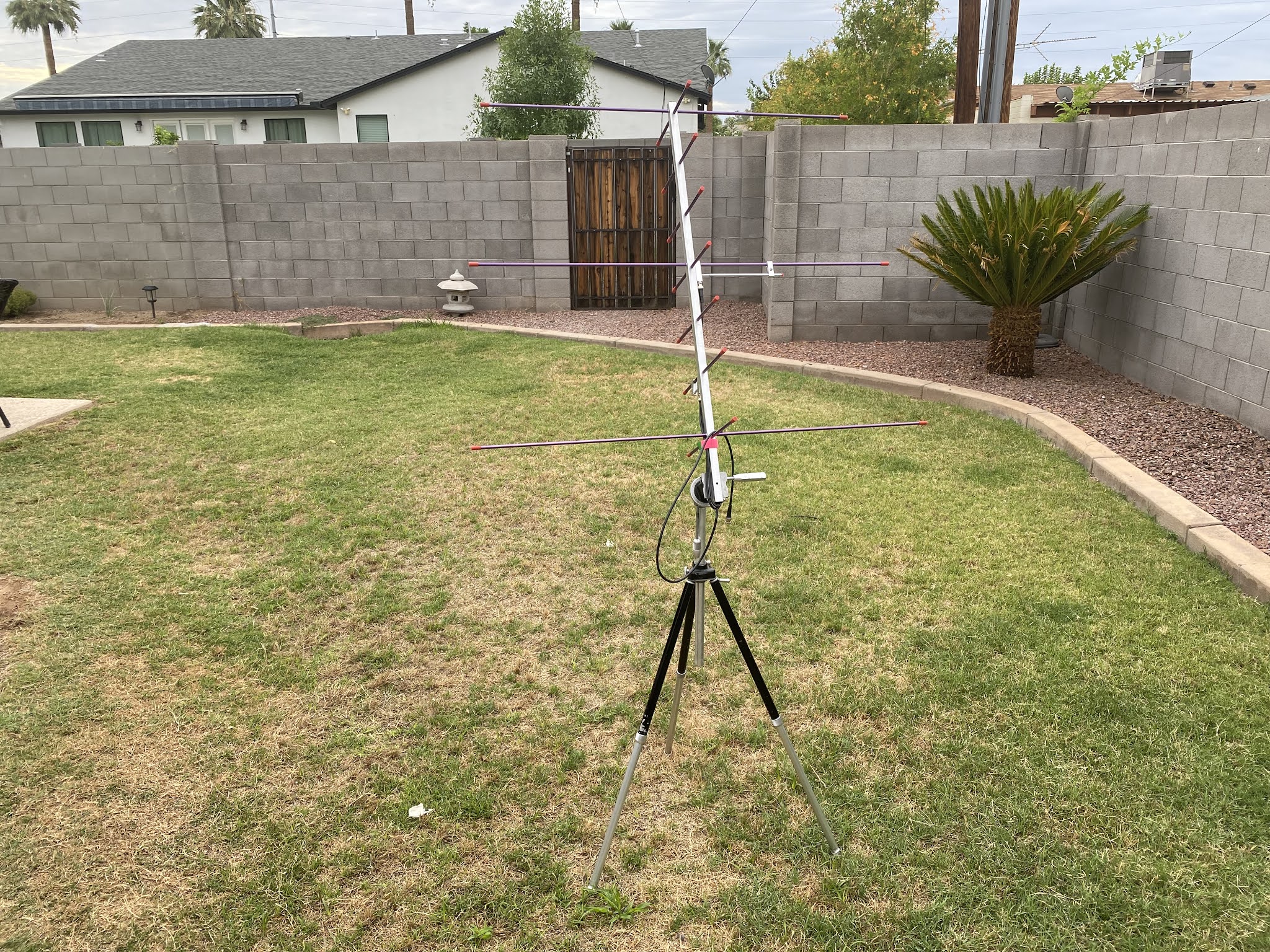 KJ7UCP Tripod for Satellite Antenna
