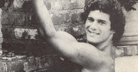 Favorite Hunks & Other Things: Things You should NOT do Naked!