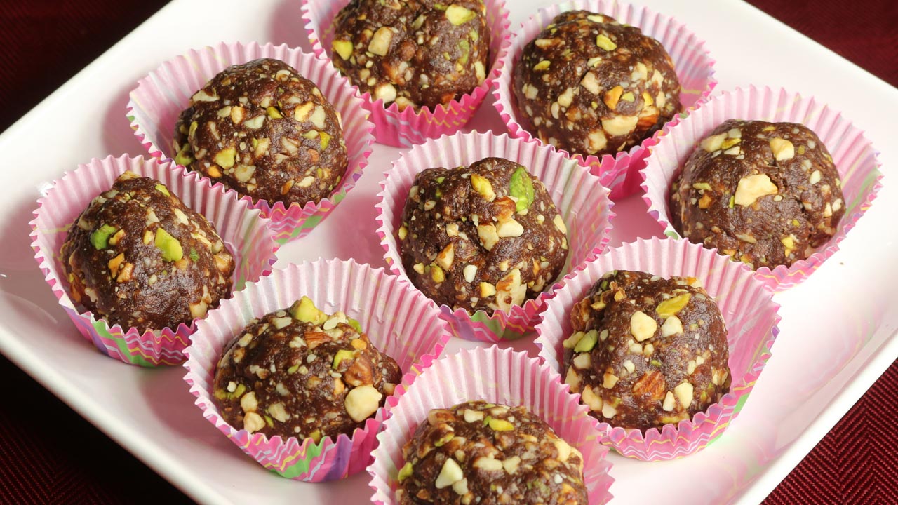 dates and nut ladoo diwali sweets HEALTHY FOOD RECEIPES