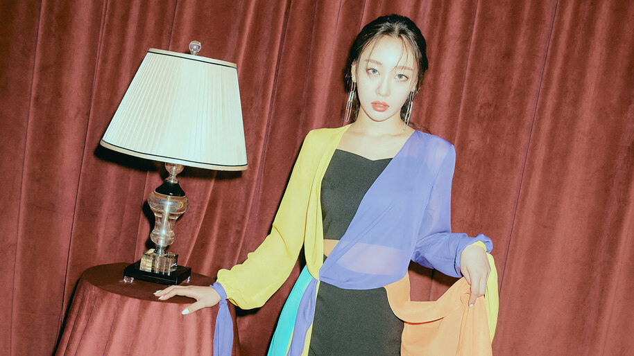 LOONA Kpop Yves Paint The 4K #9190a Wallpaper iPhone Phone
