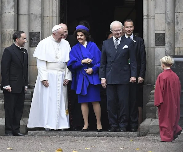 Pope Francis attend a meeting with Queen Silvia of Sweden and King Carl Gustav of Sweden at the king's House monument in Lund