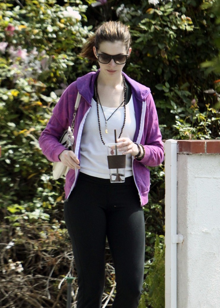 Anne Hathaway Catwoman Workout And Diet Secret Muscle World anne-hathaway-catwoman-workout-and-diet-secret-muscle-world