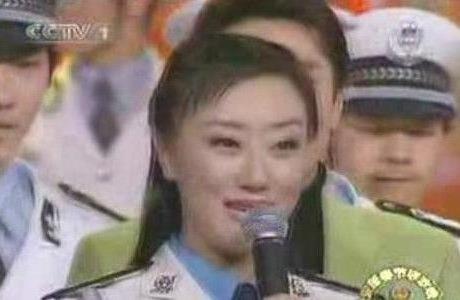 'Hoa khôi cảnh sát' ngủ với hơn 40 quan tham cấp cao TQ để tiến thân