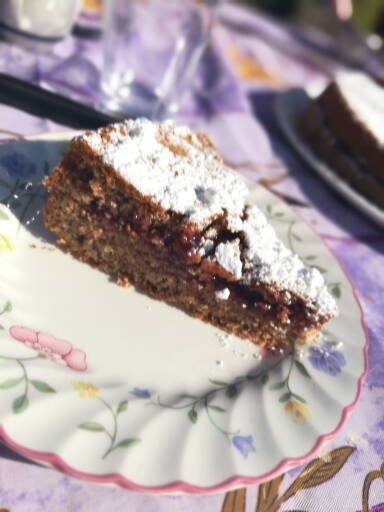 Torta di grano saraceno con confettura di lamponi