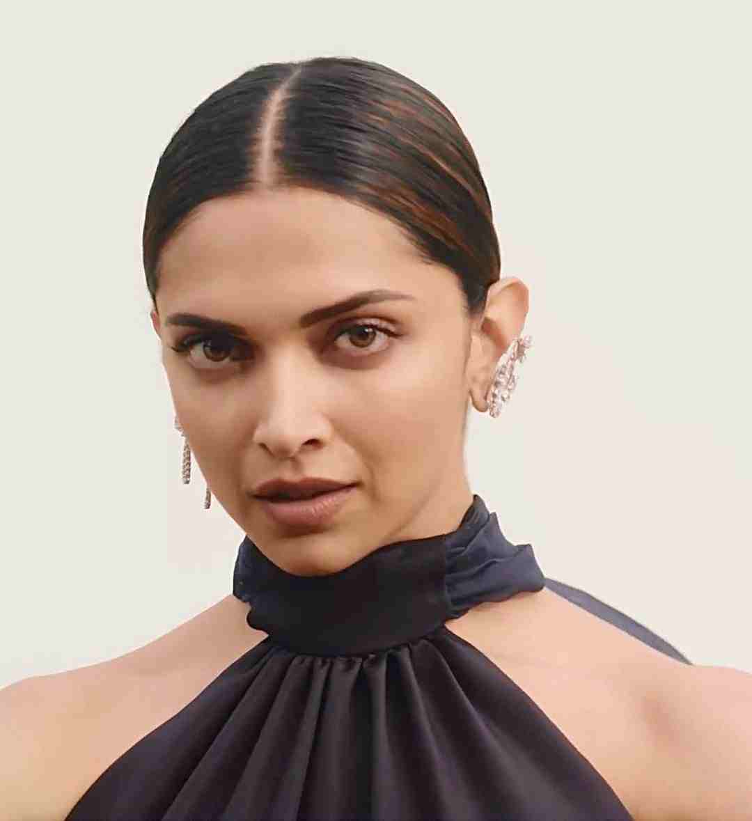 50+ Deepika Padukone Hot And Sexy Photos and Video Collections