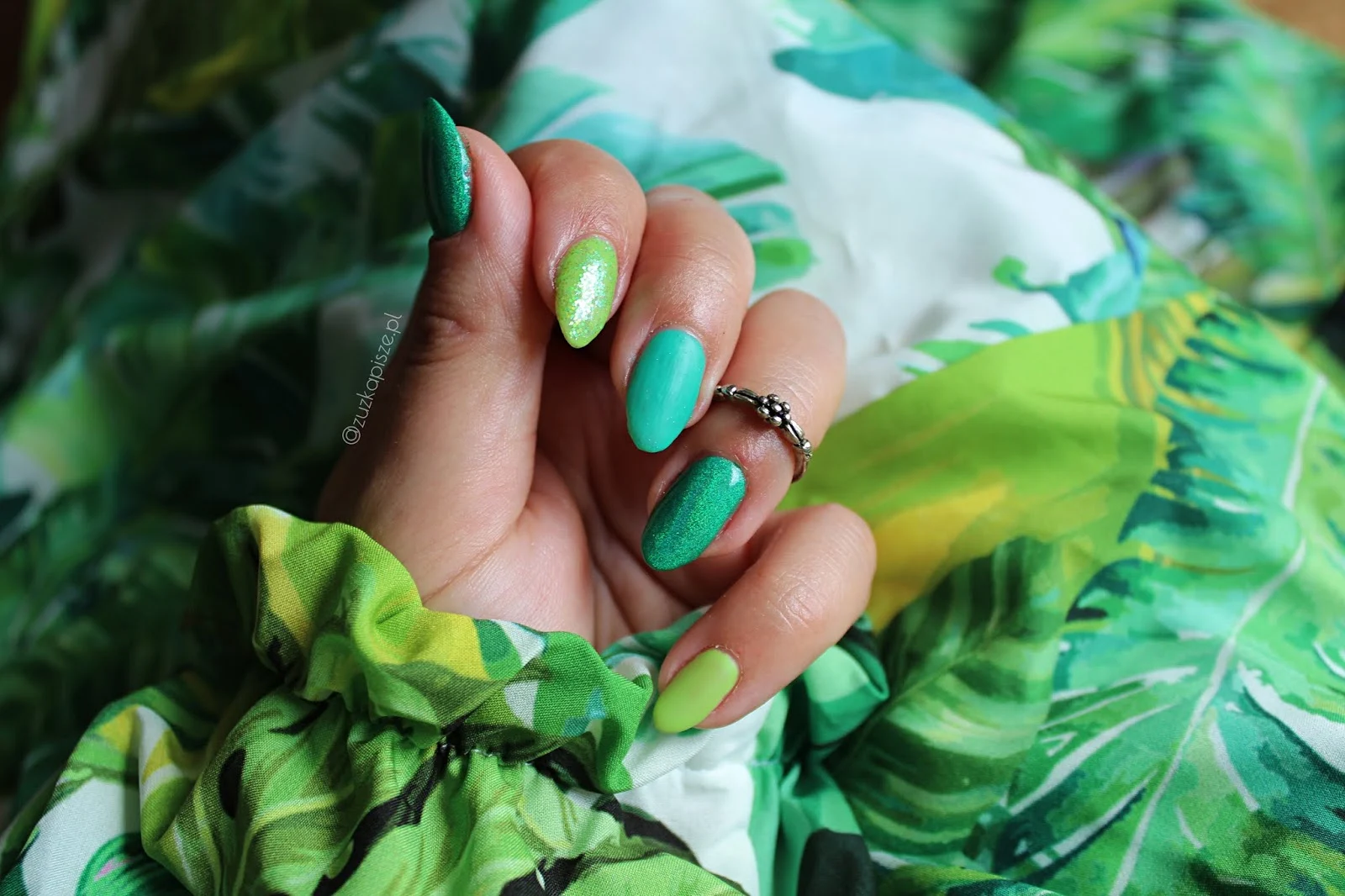 Zielony manicure - zmalowany lakierami hybrydowymi NC NAILS COMPANY