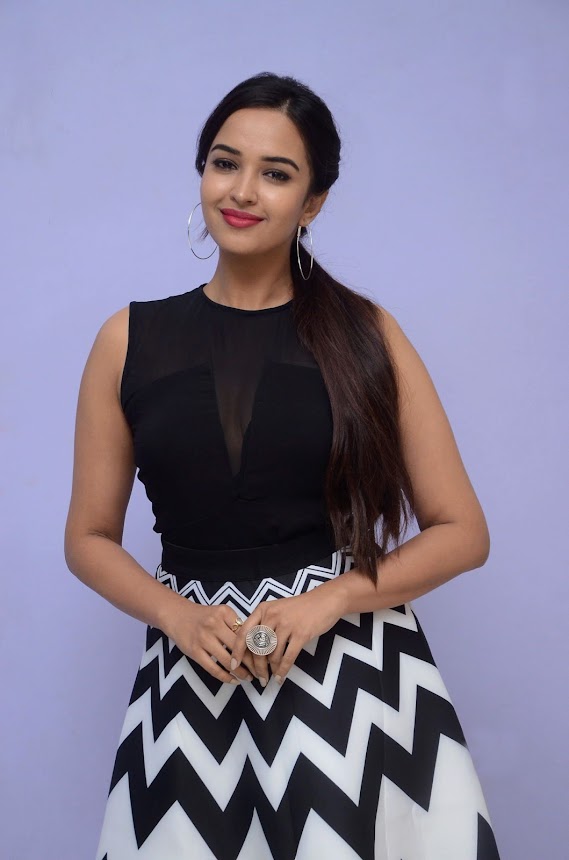 Pujita Ponnada at Brand Babu Teaser Launch