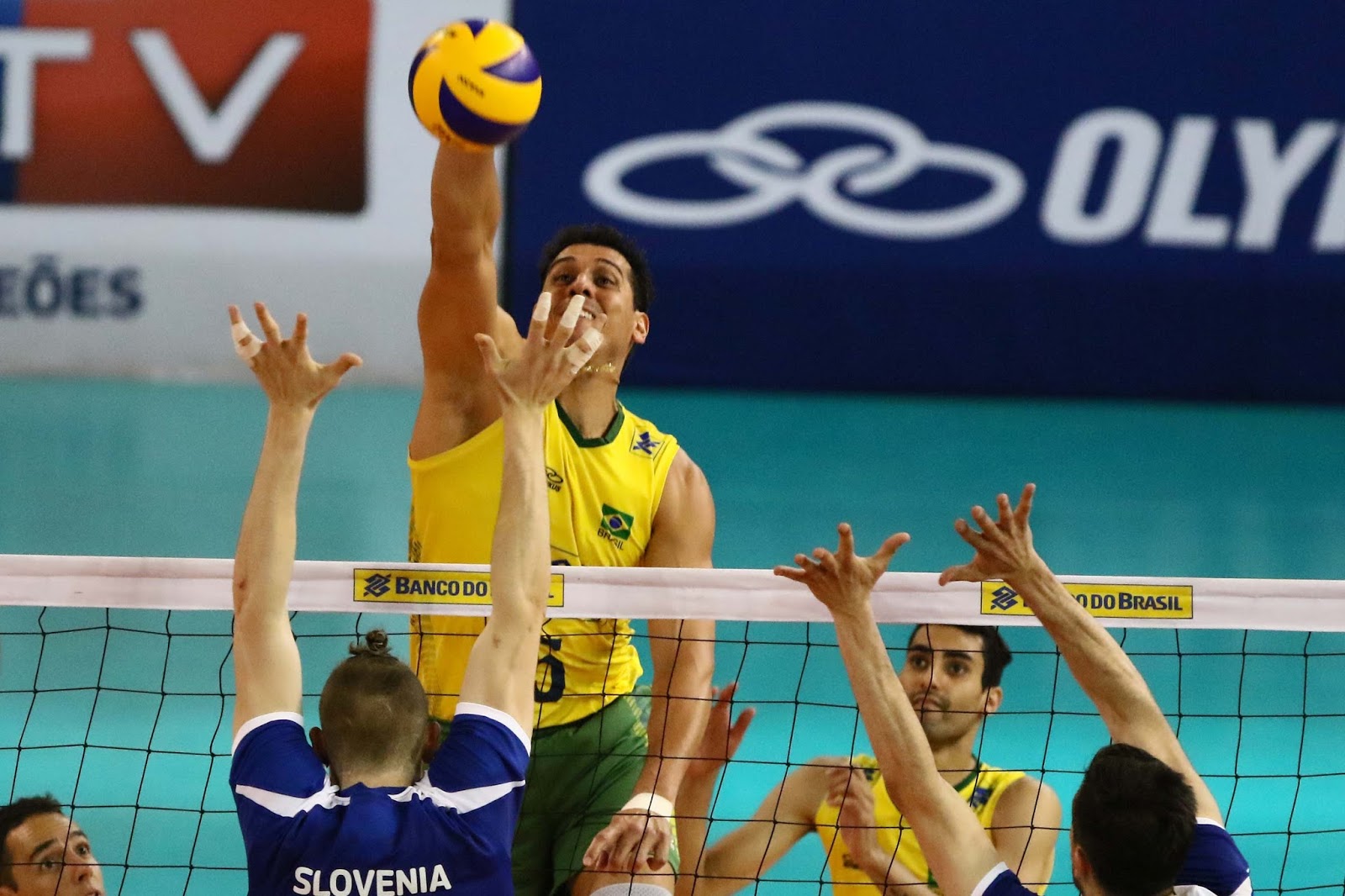 Brasil vence a Bulgária no tiebreak, mas se complica no Pré-Olímpico de  Vôlei