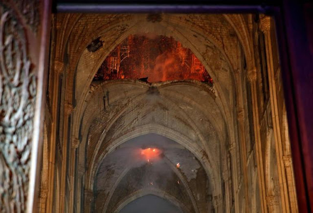 incendio Notre-Dame, transepto Notre-Dame en llamas