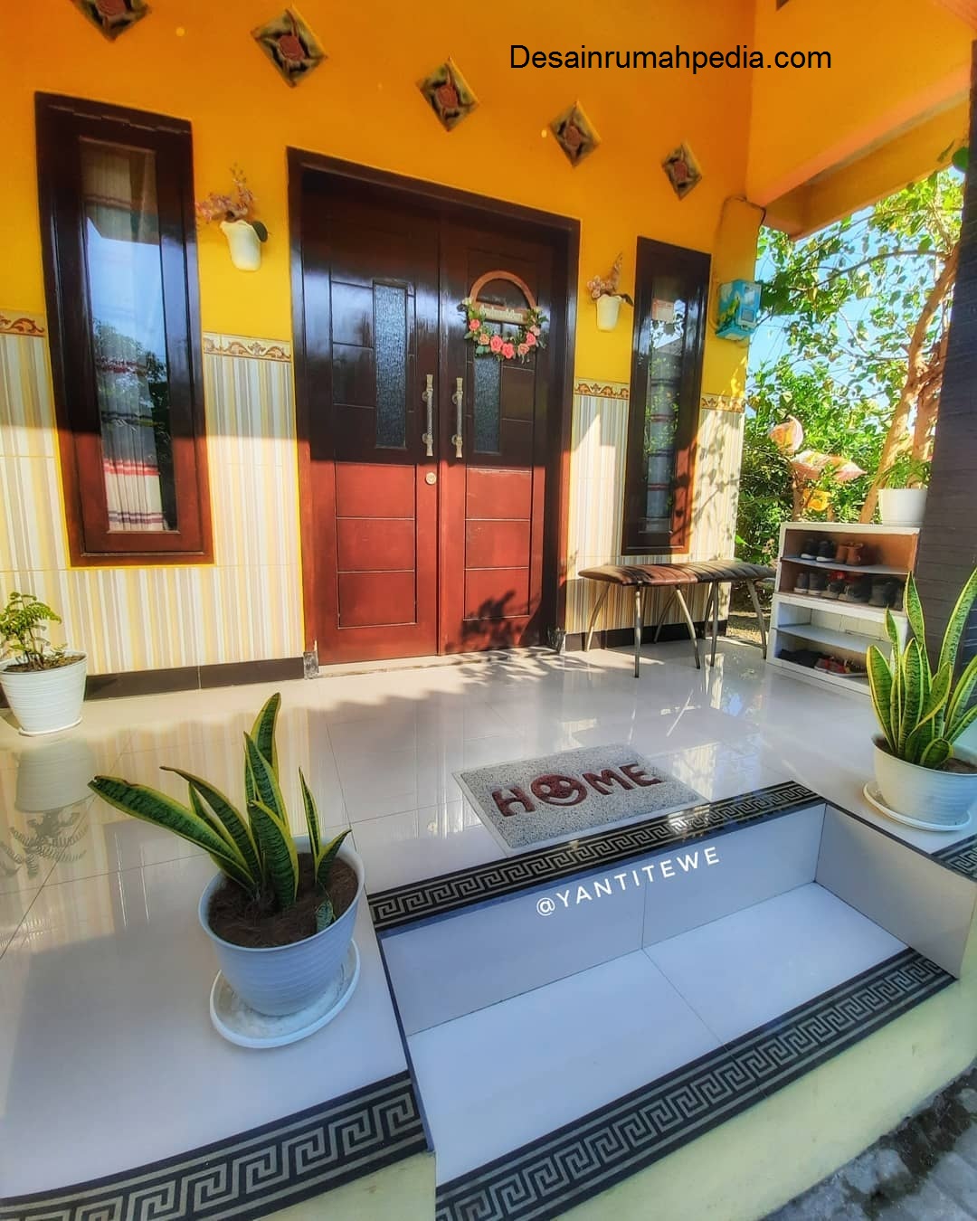 7 Gambar Teras Rumah Sederhana di Kampung Seperti Rumah Kota