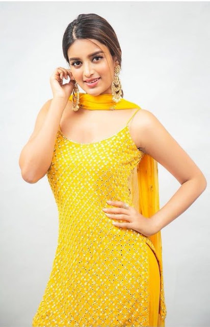 Glamorous Bollywood Actress Nidhhi Agerwal Latest Pics