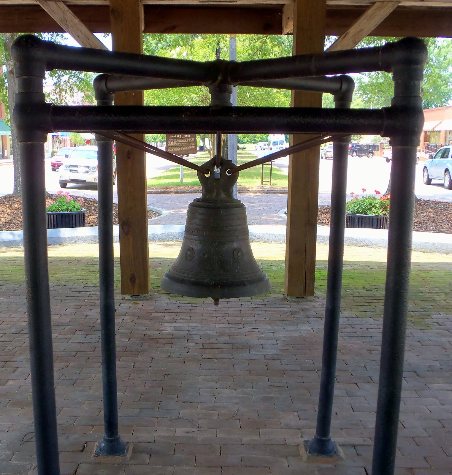 Your Peachy Past Louisville Market House & the Sale of Slaves, to wit