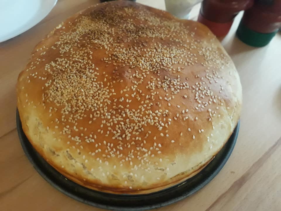 Kulinarne przygody Ciasto cheeseburger z tortownicy XXL